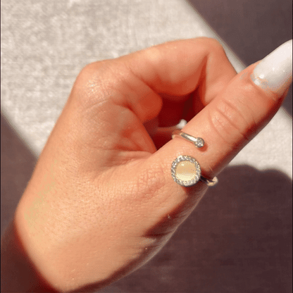 Opalya - La douceur opaline entre vos doigts.